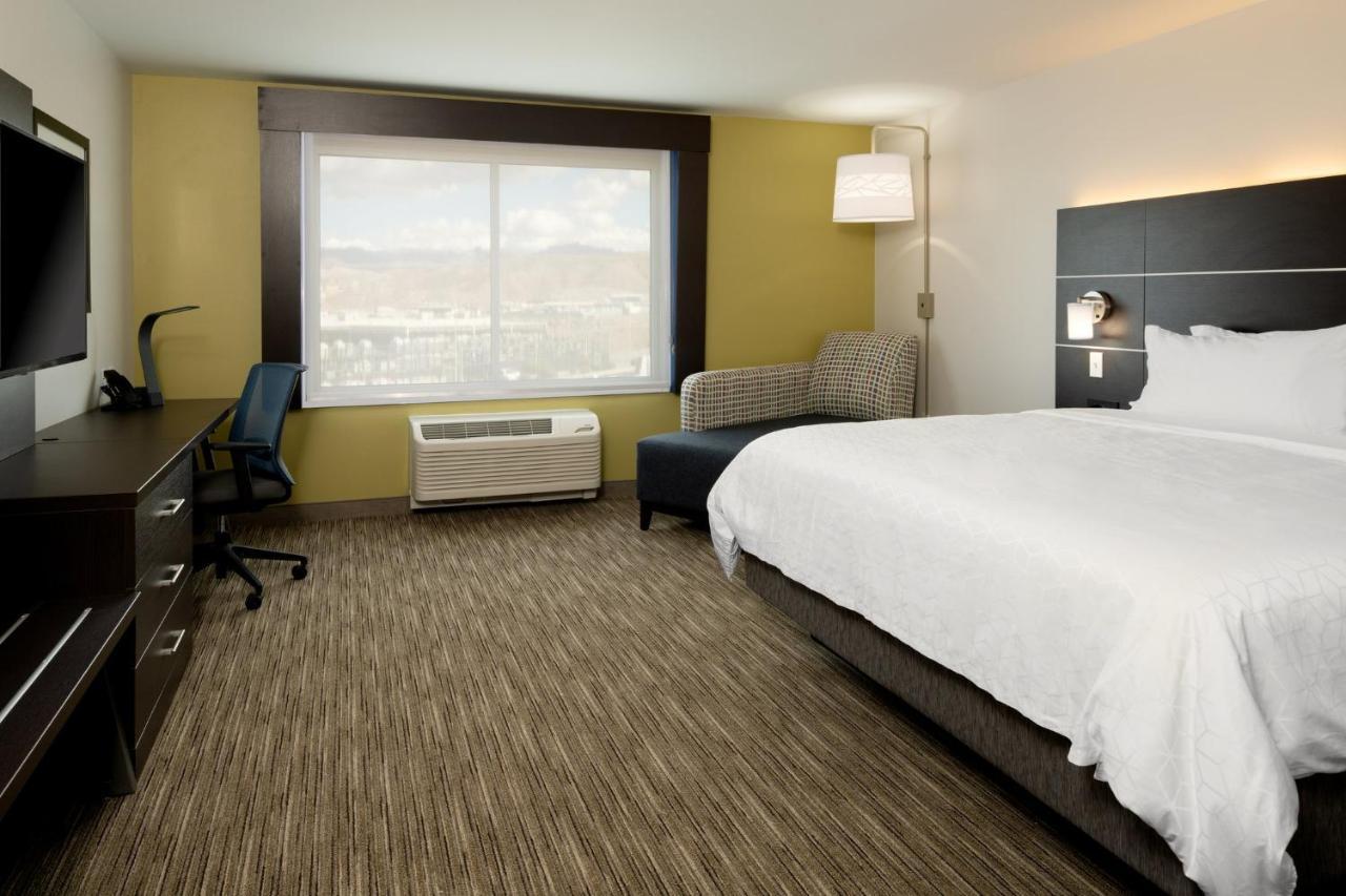 Holiday Inn Express & Suites - Bullhead City By Ihg Bagian luar foto